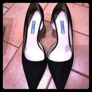 Prada low heeled suede classic shoe
